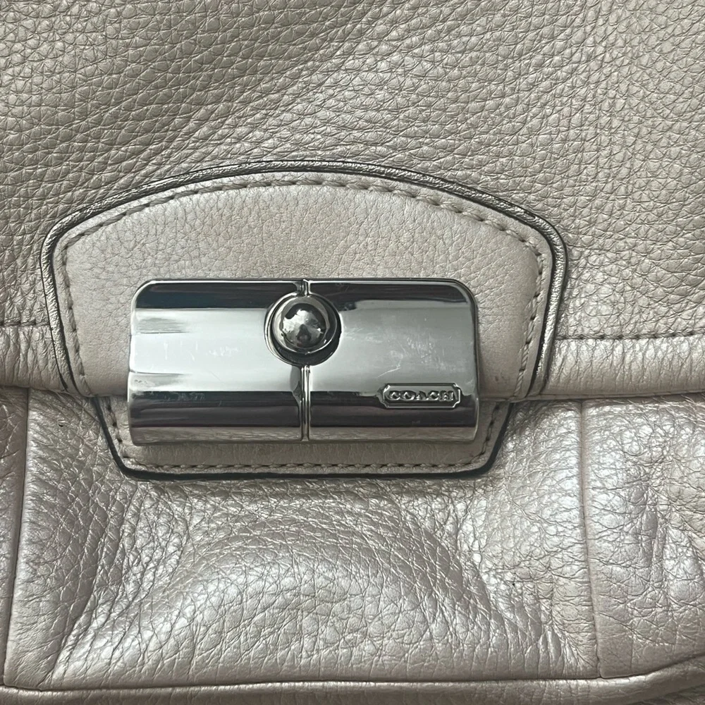 Coach Park Pebbled Leather Hobo Crossbody Bag Taupe Turnlock Flap Style 19303